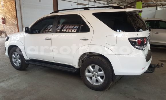 Sayi Na hannu Toyota Fortuner White Mota in Maseru a Maseru Sayi Na hannu Toyota Fortuner White Mota in Maseru a Maseru