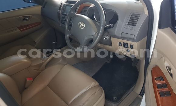 Sayi Na hannu Toyota Fortuner White Mota in Maseru a Maseru Sayi Na hannu Toyota Fortuner White Mota in Maseru a Maseru