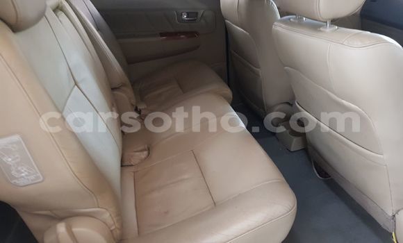 Sayi Na hannu Toyota Fortuner White Mota in Maseru a Maseru Sayi Na hannu Toyota Fortuner White Mota in Maseru a Maseru