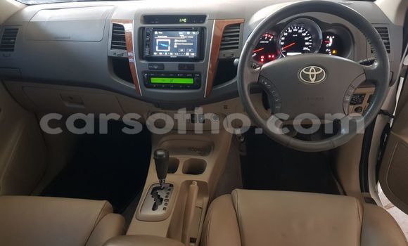 Sayi Na hannu Toyota Fortuner White Mota in Maseru a Maseru Sayi Na hannu Toyota Fortuner White Mota in Maseru a Maseru