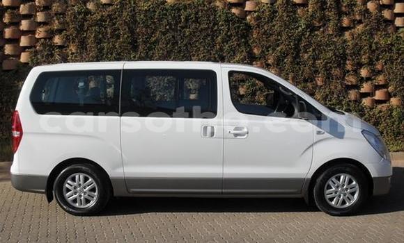 Acheter Occasion Voiture Hyundai H1 Blanc à Maseru, Maseru Acheter Occasion Voiture Hyundai H1 Blanc à Maseru, Maseru