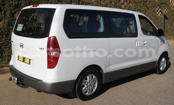 Acheter Occasion Voiture Hyundai H1 Blanc à Maseru, Maseru Acheter Occasion Voiture Hyundai H1 Blanc à Maseru, Maseru