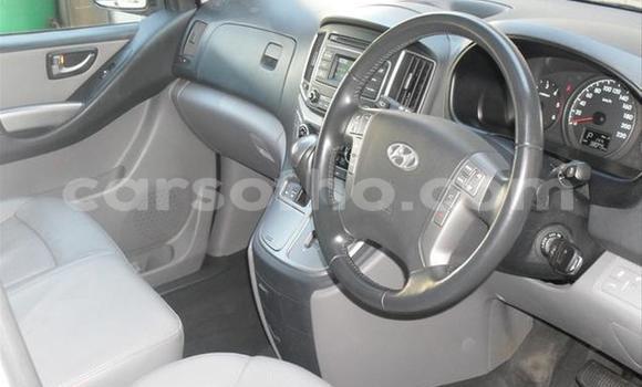 Acheter Occasion Voiture Hyundai H1 Blanc à Maseru, Maseru Acheter Occasion Voiture Hyundai H1 Blanc à Maseru, Maseru