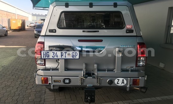 Sayi Na hannu Toyota Hilux Silver Mota in Butha–Buthe a Thaba-Tseka Sayi Na hannu Toyota Hilux Silver Mota in Butha–Buthe a Thaba-Tseka