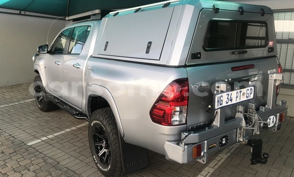 Sayi Na hannu Toyota Hilux Silver Mota in Butha–Buthe a Thaba-Tseka Sayi Na hannu Toyota Hilux Silver Mota in Butha–Buthe a Thaba-Tseka