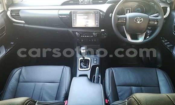 Sayi Na hannu Toyota Hilux Silver Mota in Butha–Buthe a Thaba-Tseka Sayi Na hannu Toyota Hilux Silver Mota in Butha–Buthe a Thaba-Tseka