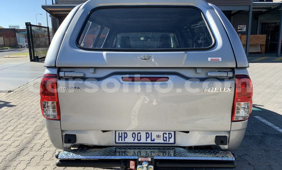 Sayi Na hannu Toyota Hilux Silver Mota in Butha–Buthe a Thaba-Tseka Sayi Na hannu Toyota Hilux Silver Mota in Butha–Buthe a Thaba-Tseka