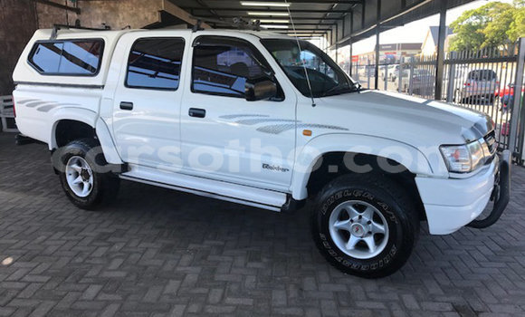 Sayi Na hannu Toyota Hilux White Mota in Butha–Buthe a Thaba-Tseka Sayi Na hannu Toyota Hilux White Mota in Butha–Buthe a Thaba-Tseka