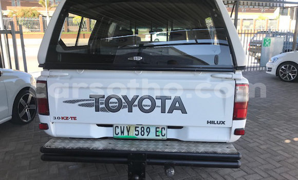 Sayi Na hannu Toyota Hilux White Mota in Butha–Buthe a Thaba-Tseka Sayi Na hannu Toyota Hilux White Mota in Butha–Buthe a Thaba-Tseka