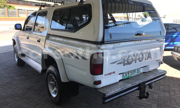 Sayi Na hannu Toyota Hilux White Mota in Butha–Buthe a Thaba-Tseka Sayi Na hannu Toyota Hilux White Mota in Butha–Buthe a Thaba-Tseka