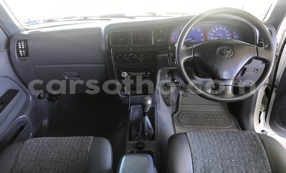 Sayi Na hannu Toyota Hilux White Mota in Butha–Buthe a Thaba-Tseka Sayi Na hannu Toyota Hilux White Mota in Butha–Buthe a Thaba-Tseka