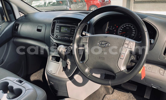 اشتري مستعمل Hyundai H1 Red سيارة في Mafeteng في Mafeteng اشتري مستعمل Hyundai H1 Red سيارة في Mafeteng في Mafeteng