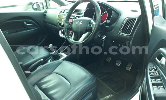 Buy Used Kia Rio Green Car in Hlotse in Leribe Buy Used Kia Rio Green Car in Hlotse in Leribe