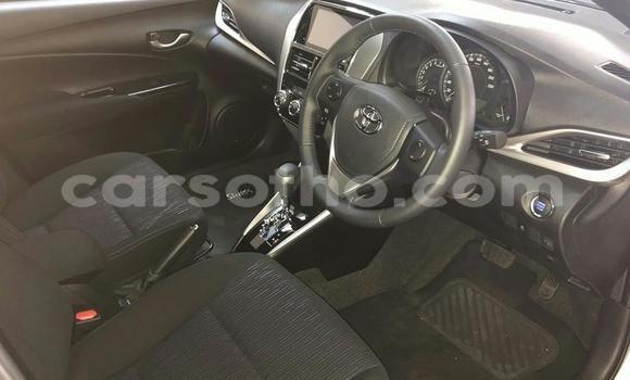 Sayi Na hannu Toyota Yaris Silver Mota in Mafeteng a Mafeteng Sayi Na hannu Toyota Yaris Silver Mota in Mafeteng a Mafeteng