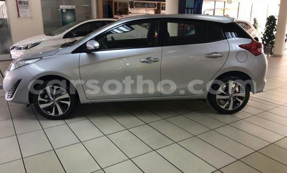 Sayi Na hannu Toyota Yaris Silver Mota in Mafeteng a Mafeteng Sayi Na hannu Toyota Yaris Silver Mota in Mafeteng a Mafeteng