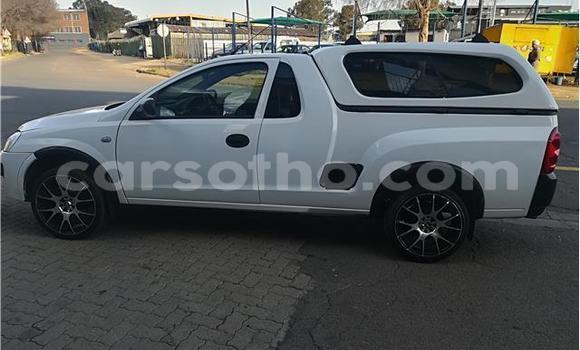 Sayi Na hannu Opel Corsa White Mota in Maseru a Maseru Sayi Na hannu Opel Corsa White Mota in Maseru a Maseru