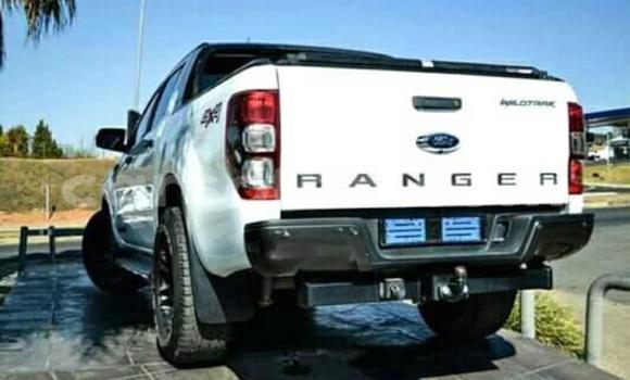 Sayi Na hannu Ford Ranger White Mota in Maseru a Maseru Sayi Na hannu Ford Ranger White Mota in Maseru a Maseru