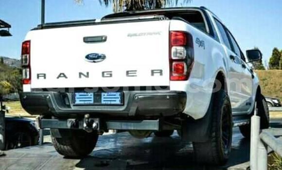 Sayi Na hannu Ford Ranger White Mota in Maseru a Maseru Sayi Na hannu Ford Ranger White Mota in Maseru a Maseru