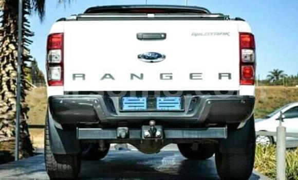 Sayi Na hannu Ford Ranger White Mota in Maseru a Maseru Sayi Na hannu Ford Ranger White Mota in Maseru a Maseru