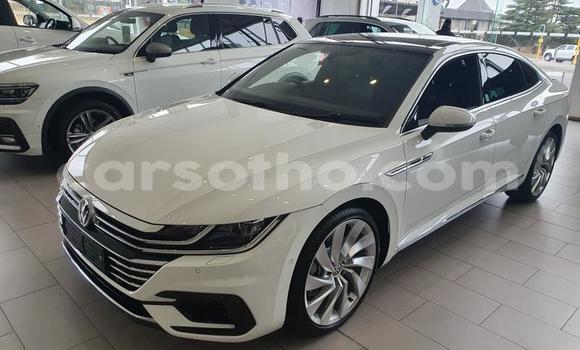 Sayi Na hannu Volkswagen Arteon White Mota in Butha Buthe a Butha-Buthe Sayi Na hannu Volkswagen Arteon White Mota in Butha Buthe a Butha-Buthe