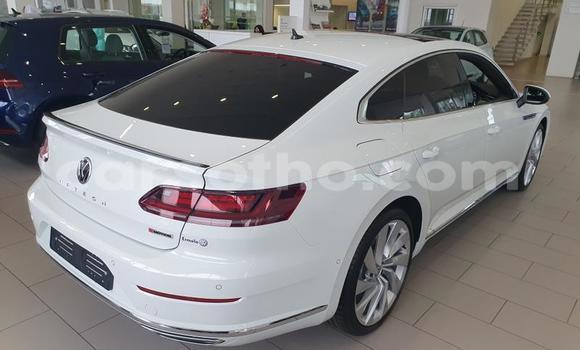 Sayi Na hannu Volkswagen Arteon White Mota in Butha Buthe a Butha-Buthe Sayi Na hannu Volkswagen Arteon White Mota in Butha Buthe a Butha-Buthe