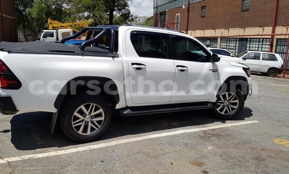 اشتري مستعمل Toyota Hilux White سيارة في Butha Buthe في Butha-Buthe اشتري مستعمل Toyota Hilux White سيارة في Butha Buthe في Butha-Buthe