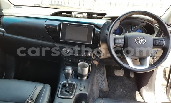 اشتري مستعمل Toyota Hilux White سيارة في Butha Buthe في Butha-Buthe اشتري مستعمل Toyota Hilux White سيارة في Butha Buthe في Butha-Buthe