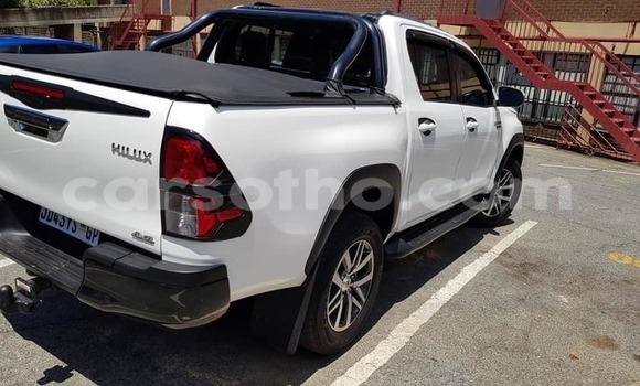 اشتري مستعمل Toyota Hilux White سيارة في Butha Buthe في Butha-Buthe اشتري مستعمل Toyota Hilux White سيارة في Butha Buthe في Butha-Buthe