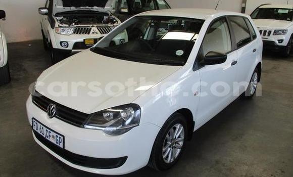 Sayi Na hannu Volkswagen Polo White Mota in Butha Buthe a Butha-Buthe Sayi Na hannu Volkswagen Polo White Mota in Butha Buthe a Butha-Buthe