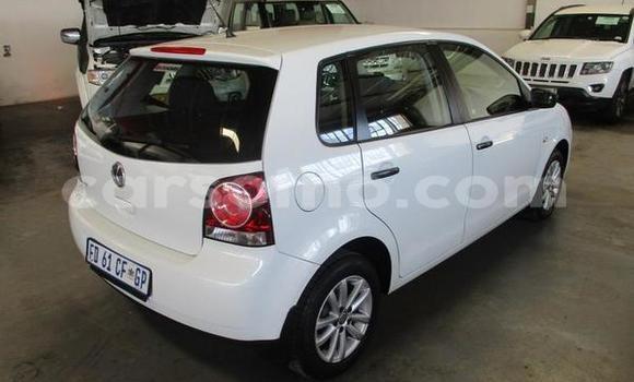 Sayi Na hannu Volkswagen Polo White Mota in Butha Buthe a Butha-Buthe Sayi Na hannu Volkswagen Polo White Mota in Butha Buthe a Butha-Buthe