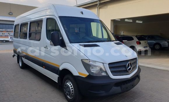 Sayi Na hannu Mercedes-Benz 300CD White Mota in Maseru a Maseru Sayi Na hannu Mercedes-Benz 300CD White Mota in Maseru a Maseru