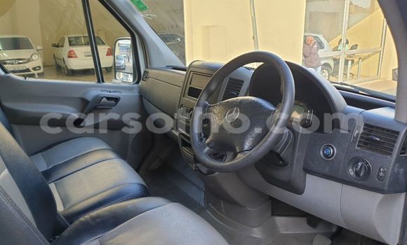 Sayi Na hannu Mercedes-Benz 300CD White Mota in Maseru a Maseru Sayi Na hannu Mercedes-Benz 300CD White Mota in Maseru a Maseru