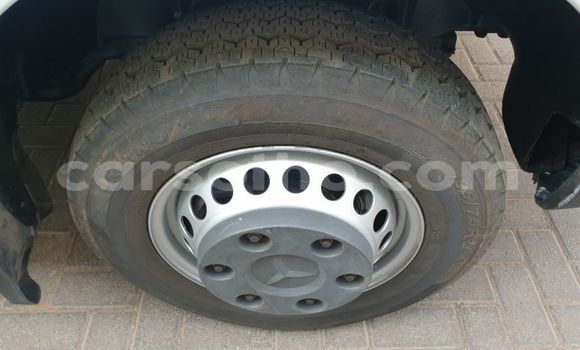 Sayi Na hannu Mercedes-Benz 300CD White Mota in Maseru a Maseru Sayi Na hannu Mercedes-Benz 300CD White Mota in Maseru a Maseru