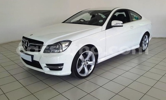 Sayi Na hannu Mercedes-Benz C–Class White Mota in Maseru a Maseru Sayi Na hannu Mercedes-Benz C–Class White Mota in Maseru a Maseru