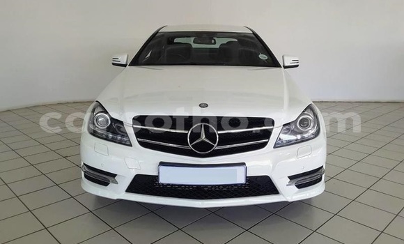 Sayi Na hannu Mercedes-Benz C–Class White Mota in Maseru a Maseru Sayi Na hannu Mercedes-Benz C–Class White Mota in Maseru a Maseru