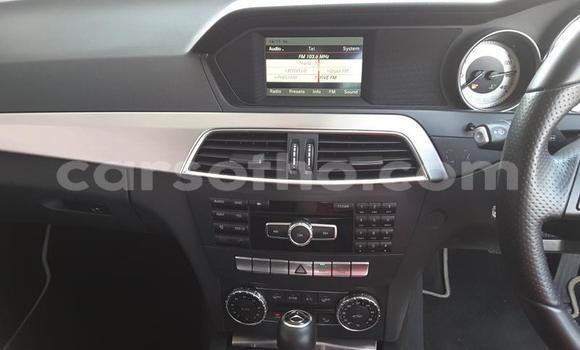 Sayi Na hannu Mercedes-Benz C–Class White Mota in Maseru a Maseru Sayi Na hannu Mercedes-Benz C–Class White Mota in Maseru a Maseru