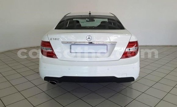 Sayi Na hannu Mercedes-Benz C–Class White Mota in Maseru a Maseru Sayi Na hannu Mercedes-Benz C–Class White Mota in Maseru a Maseru