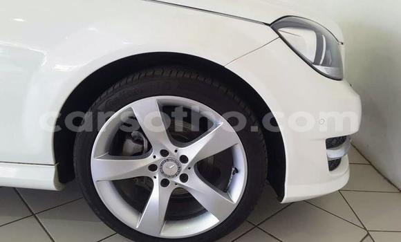 Sayi Na hannu Mercedes-Benz C–Class White Mota in Maseru a Maseru Sayi Na hannu Mercedes-Benz C–Class White Mota in Maseru a Maseru