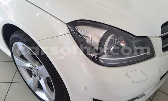 Sayi Na hannu Mercedes-Benz C–Class White Mota in Maseru a Maseru Sayi Na hannu Mercedes-Benz C–Class White Mota in Maseru a Maseru