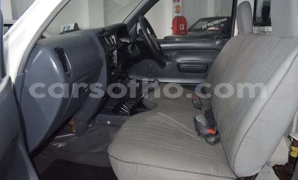 Buy Used Toyota Hilux Green Car in Maputsoe in Leribe Buy Used Toyota Hilux Green Car in Maputsoe in Leribe