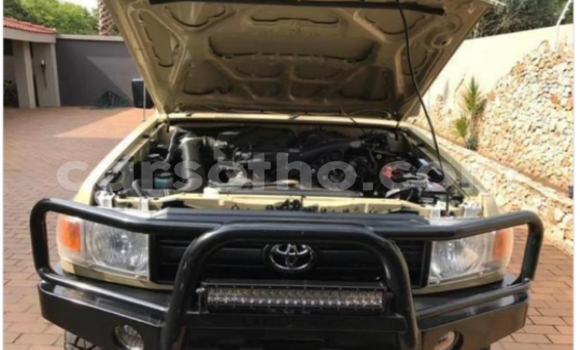 Acheter Occasion Voiture Toyota Land Cruiser Beige à Butha–Buthe, Thaba-Tseka Acheter Occasion Voiture Toyota Land Cruiser Beige à Butha–Buthe, Thaba-Tseka