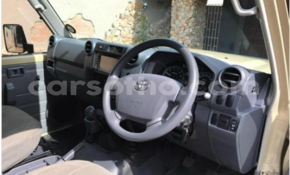 Acheter Occasion Voiture Toyota Land Cruiser Beige à Butha–Buthe, Thaba-Tseka Acheter Occasion Voiture Toyota Land Cruiser Beige à Butha–Buthe, Thaba-Tseka