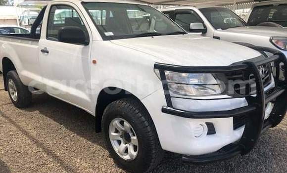 Sayi Na hannu Toyota Hilux White Mota in Maputsoa a Leribe Sayi Na hannu Toyota Hilux White Mota in Maputsoa a Leribe