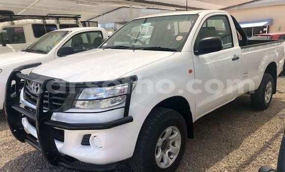 Sayi Na hannu Toyota Hilux White Mota in Maputsoa a Leribe Sayi Na hannu Toyota Hilux White Mota in Maputsoa a Leribe
