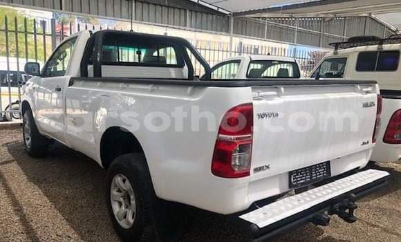 Sayi Na hannu Toyota Hilux White Mota in Maputsoa a Leribe Sayi Na hannu Toyota Hilux White Mota in Maputsoa a Leribe