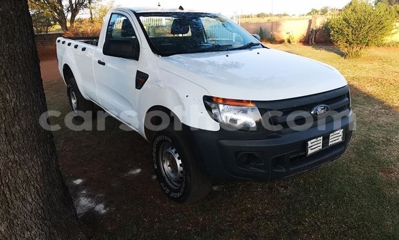 Sayi Na hannu Ford Ranger White Mota in Maseru a Maseru Sayi Na hannu Ford Ranger White Mota in Maseru a Maseru