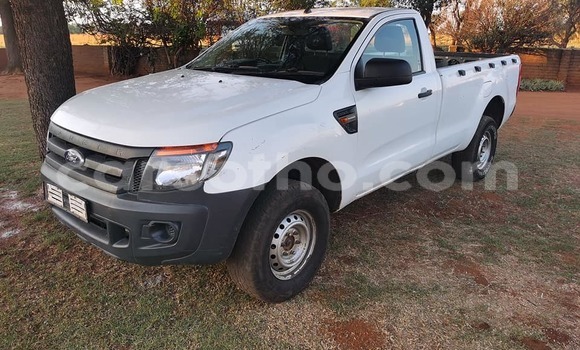 Sayi Na hannu Ford Ranger White Mota in Maseru a Maseru Sayi Na hannu Ford Ranger White Mota in Maseru a Maseru