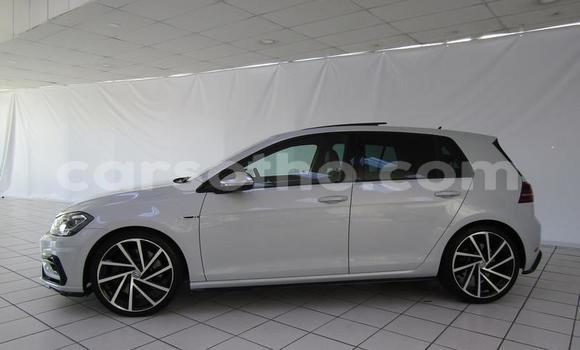 Sayi Na hannu Volkswagen Golf R White Mota in Maseru a Maseru Sayi Na hannu Volkswagen Golf R White Mota in Maseru a Maseru