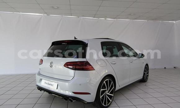 Sayi Na hannu Volkswagen Golf R White Mota in Maseru a Maseru Sayi Na hannu Volkswagen Golf R White Mota in Maseru a Maseru