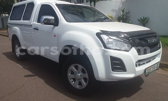 Sayi Na hannu Isuzu KB White Mota in Maseru a Maseru Sayi Na hannu Isuzu KB White Mota in Maseru a Maseru